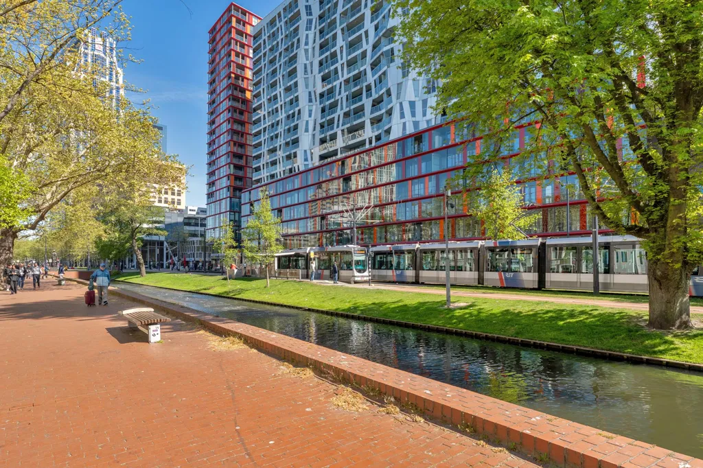 Galerie Flat with Skyline View in Rotterdam
