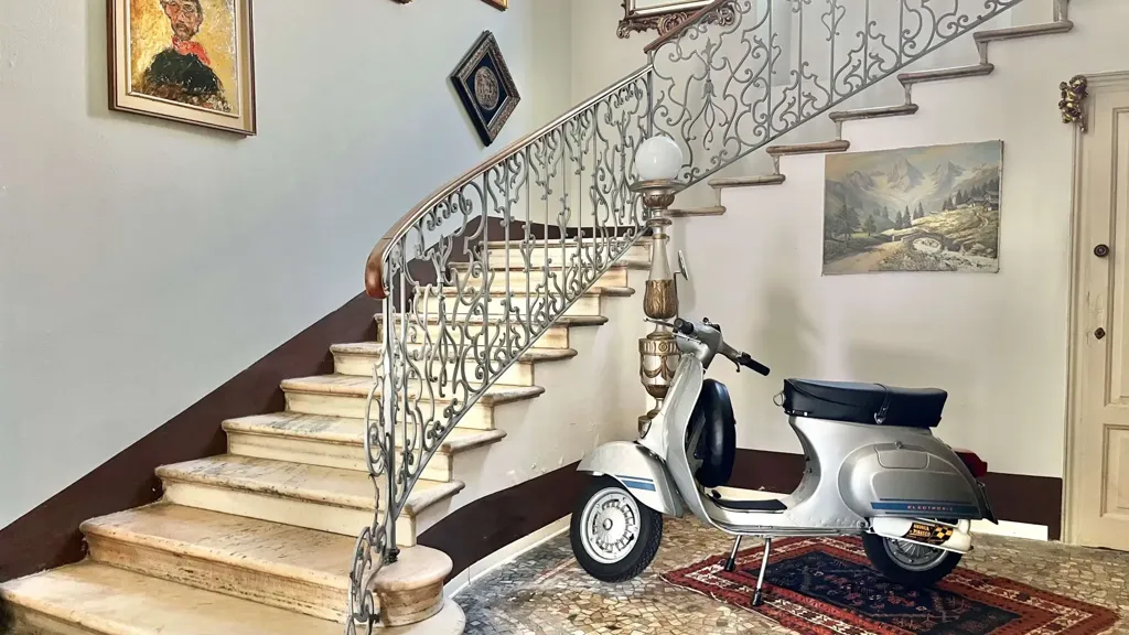 Rooms - Historic Villa with Private Garden in Intra
