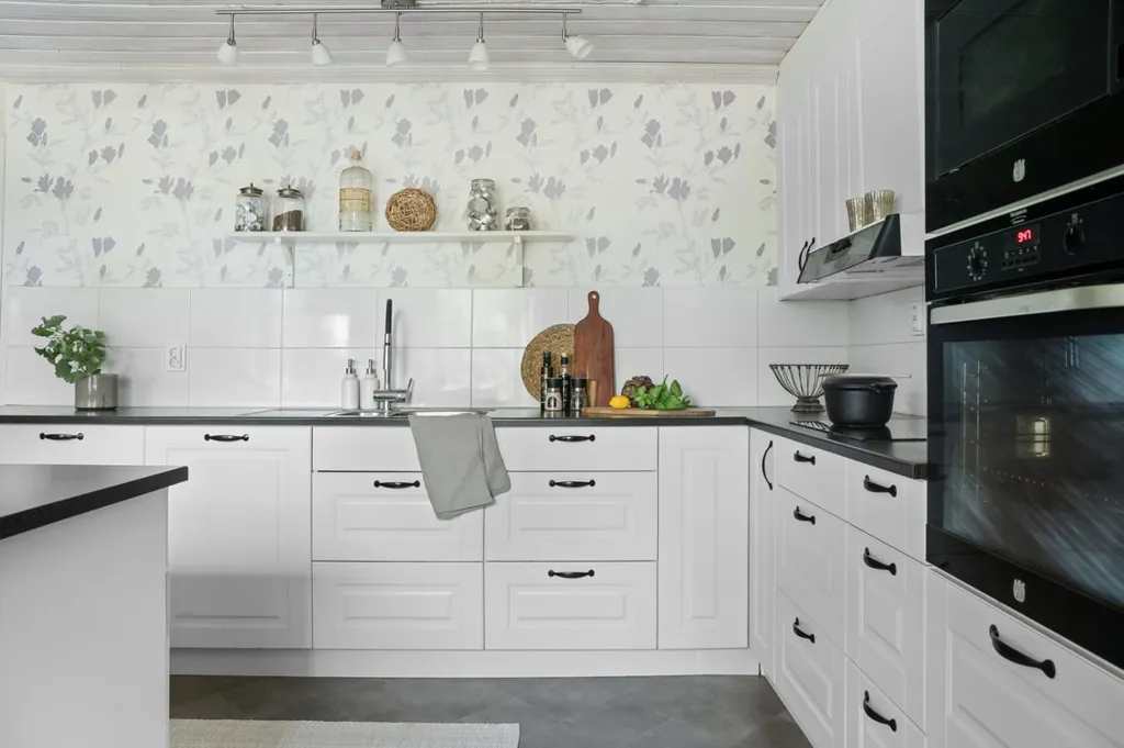 Cuisine - Charming Villa with Garden in Lantligt Setting