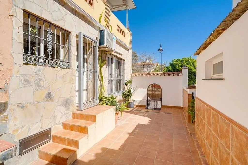 Jardin - Corner Semi-detached with Pool in Las Lagunas