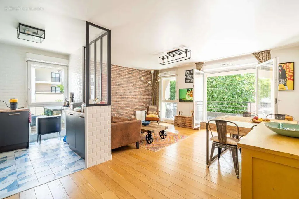 Kitchen - 3-Bed Flat with Balcony in Bobigny