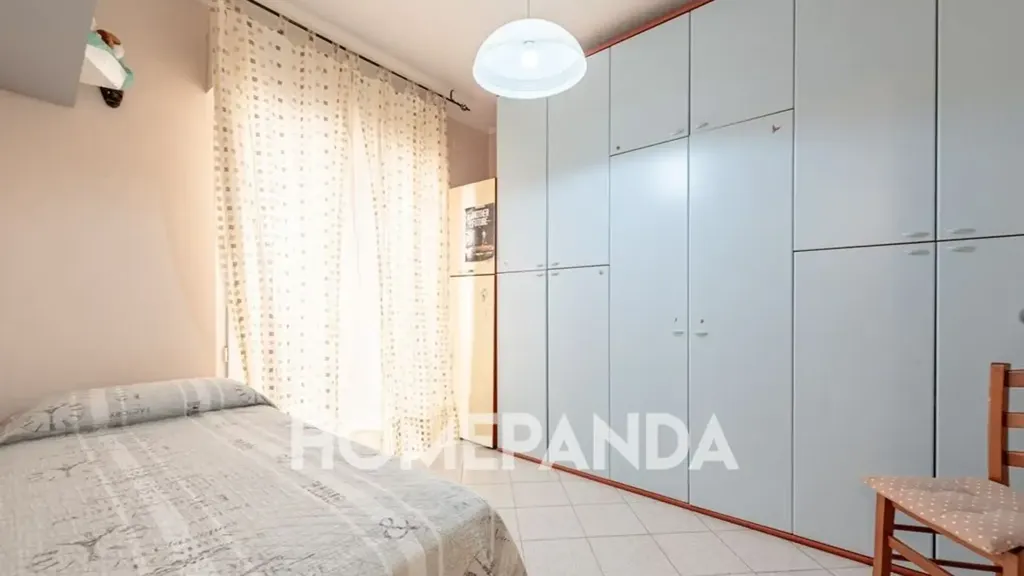 Chambres - 4-Bedroom Apartment with Balconies in Sestu