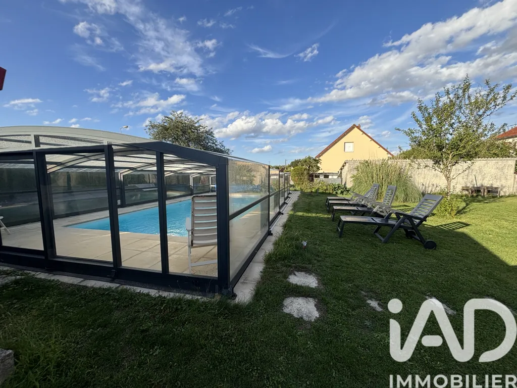 Piscina - Traditional House with Heated Pool in Pleurs