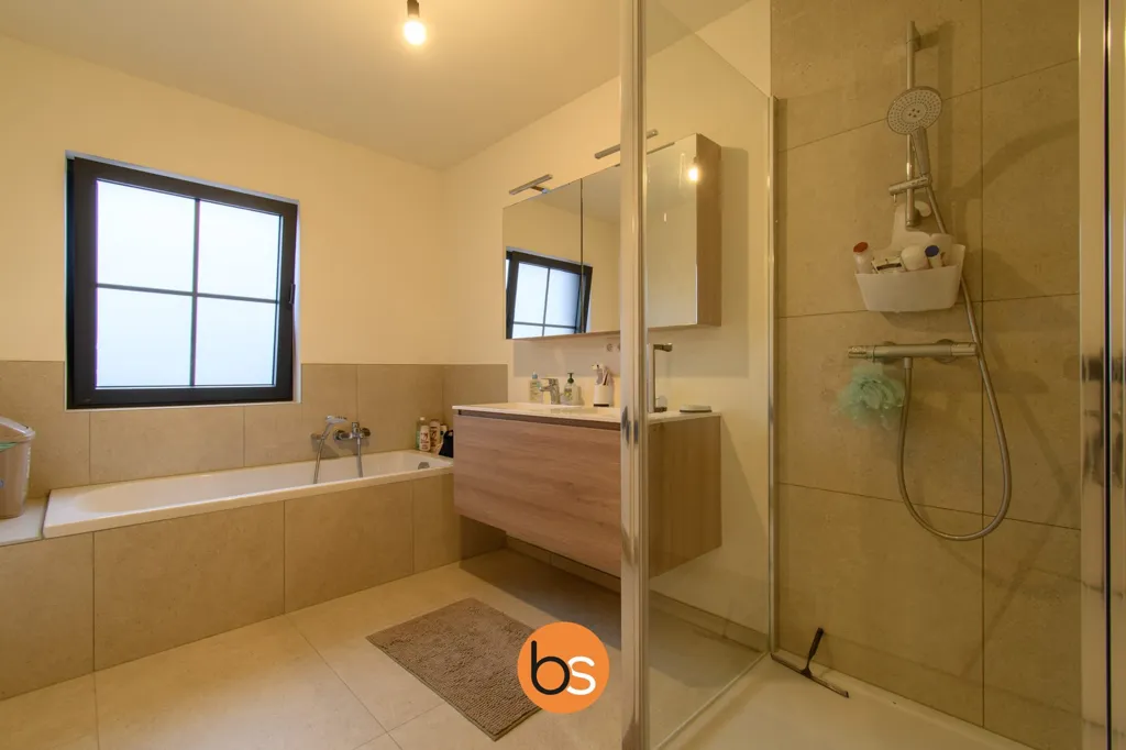 Salles de bain - Nouvelle Construction Énergétique avec Garage à Rollegem-Kapelle
