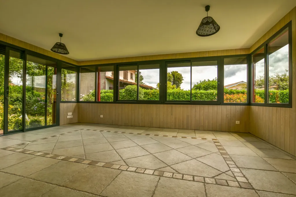 Terrasse - Villa Rénovée avec Piscine à Biganos