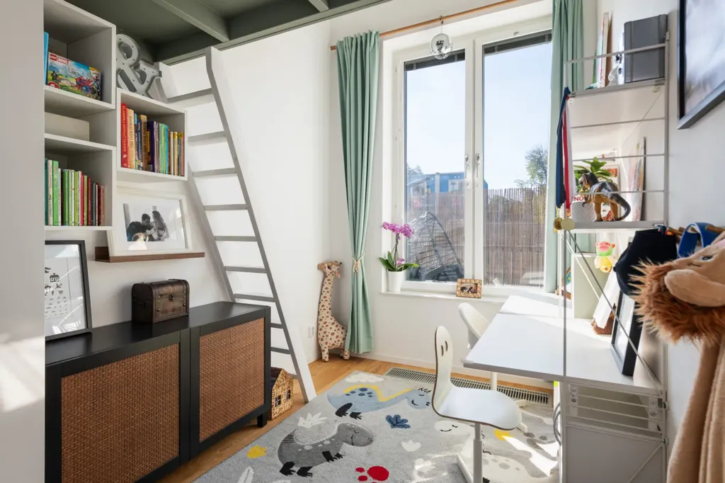 Magamistoad - Apartment with Balcony in Täby Park