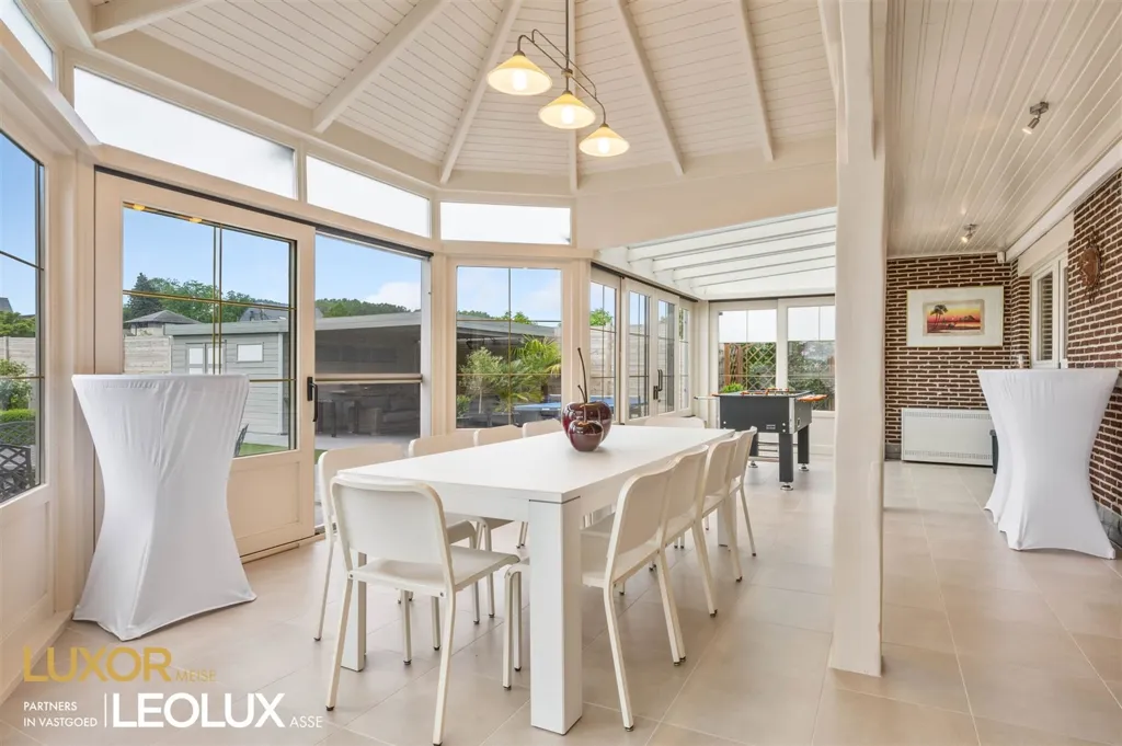 Salle à manger - Villa avec Jardin et Véranda à Liedekerke