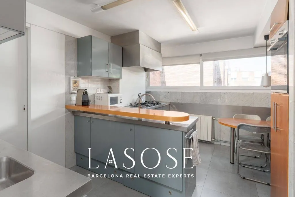 Kitchen - Duplex Penthouse with Pool in Tres Torres, Barcelona