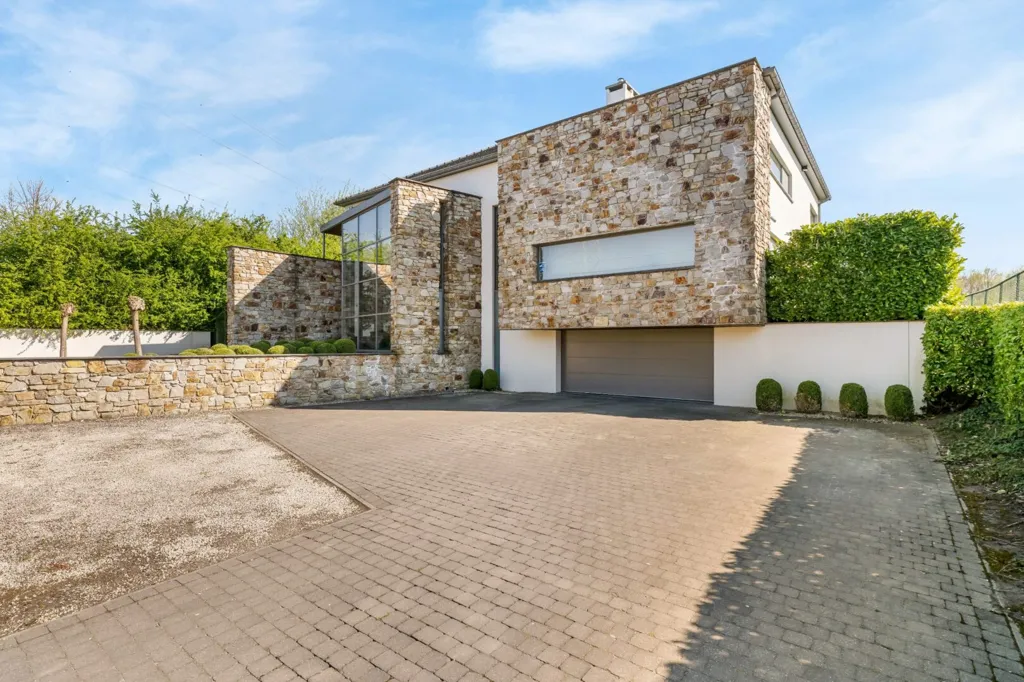 Extérieur - Villa Luxueuse avec Piscine à Bilzen