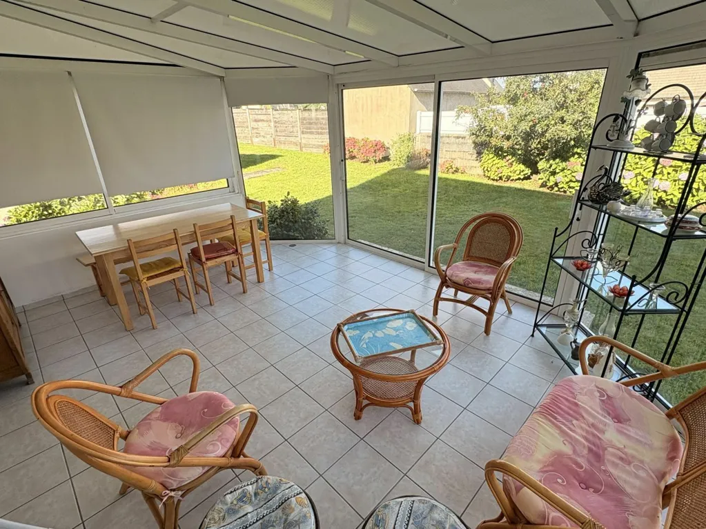 Terrasse - Maison Traditionnelle avec Jardin près du Centre