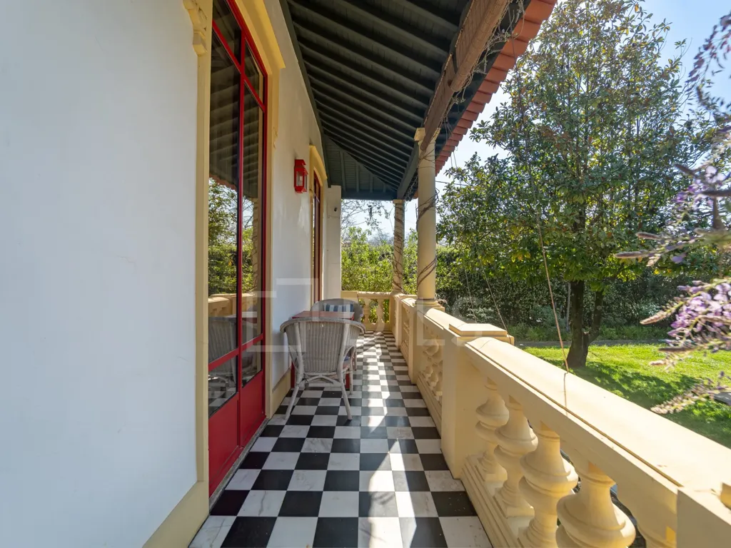 Terrass - Historic Palacete with Pool in Miramar
