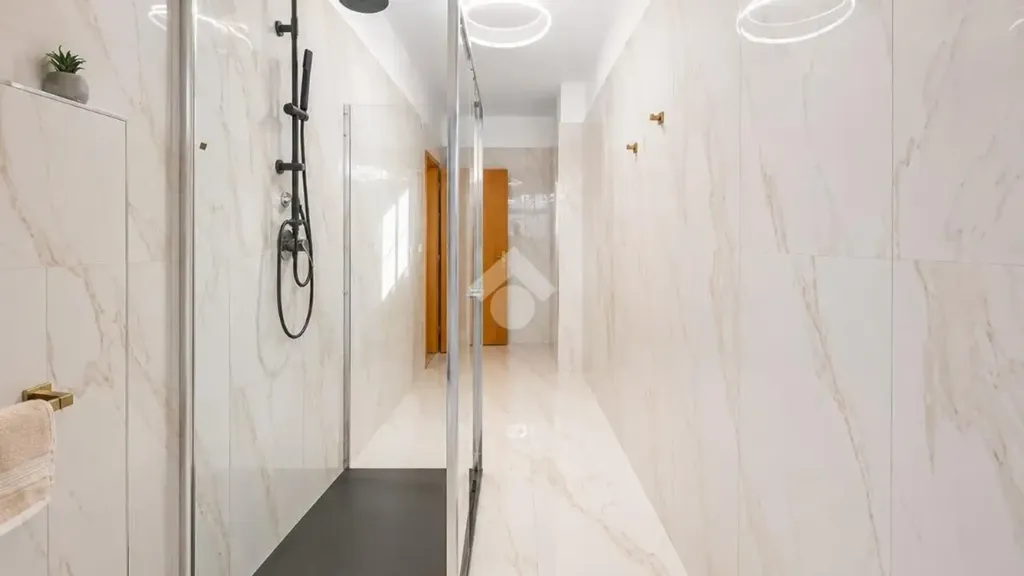 Bagni - 4-Bedroom Apartment with Balcony in San Severo