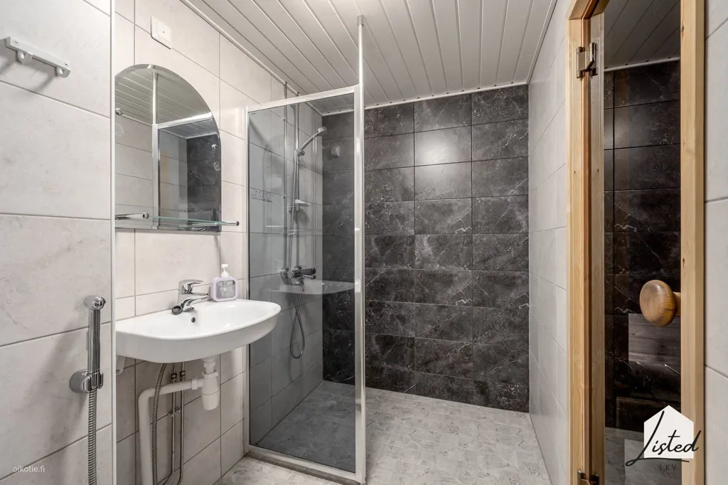 Vannitoad - Terraced House with Sauna in Niipperi, Espoo