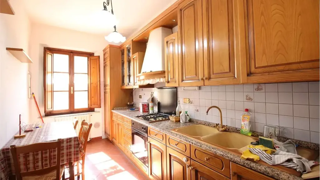 Cuisine - Spacious Apartment with Courtyard in Buti