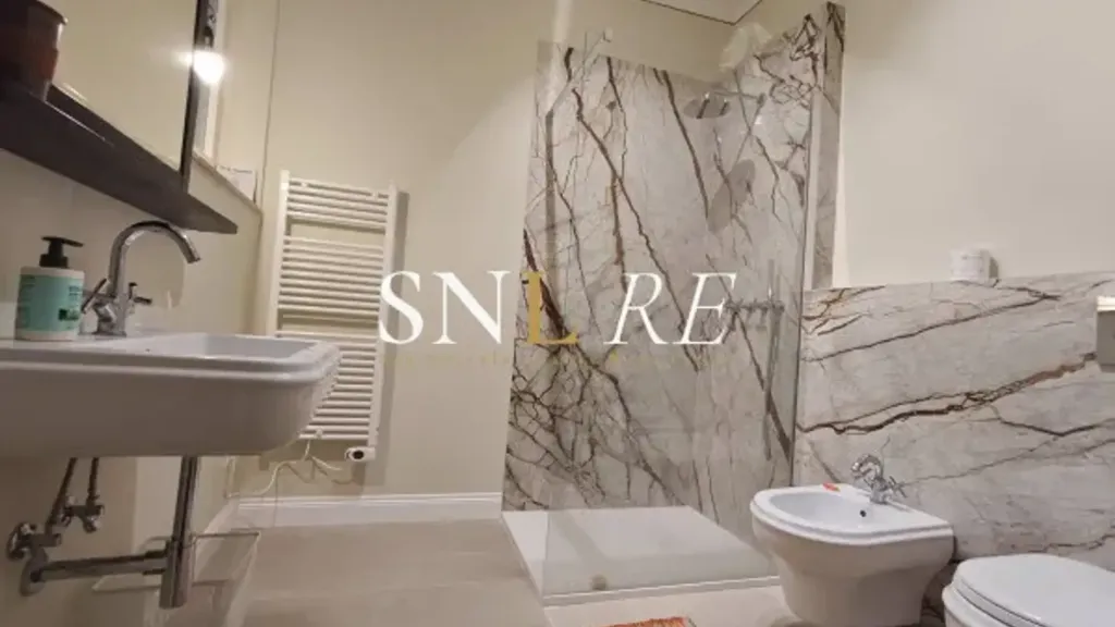 Salles de bain - Renaissance-Style Apartment with Terrazzo in Florence