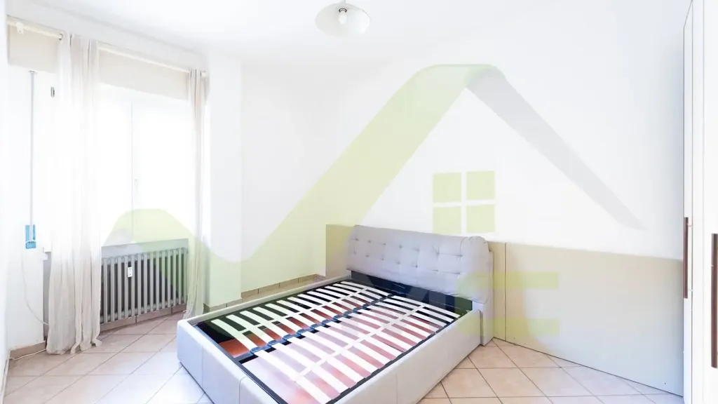 Chambres - Semi-Renovated 2-Bedroom in Melzo Centre