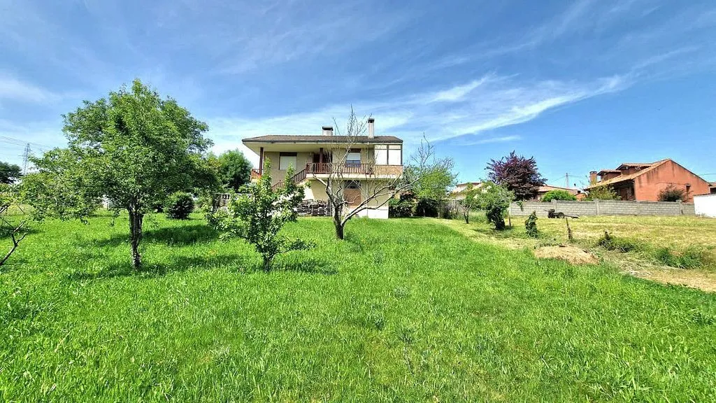 Aed - Chalet with Terrace in Reocín