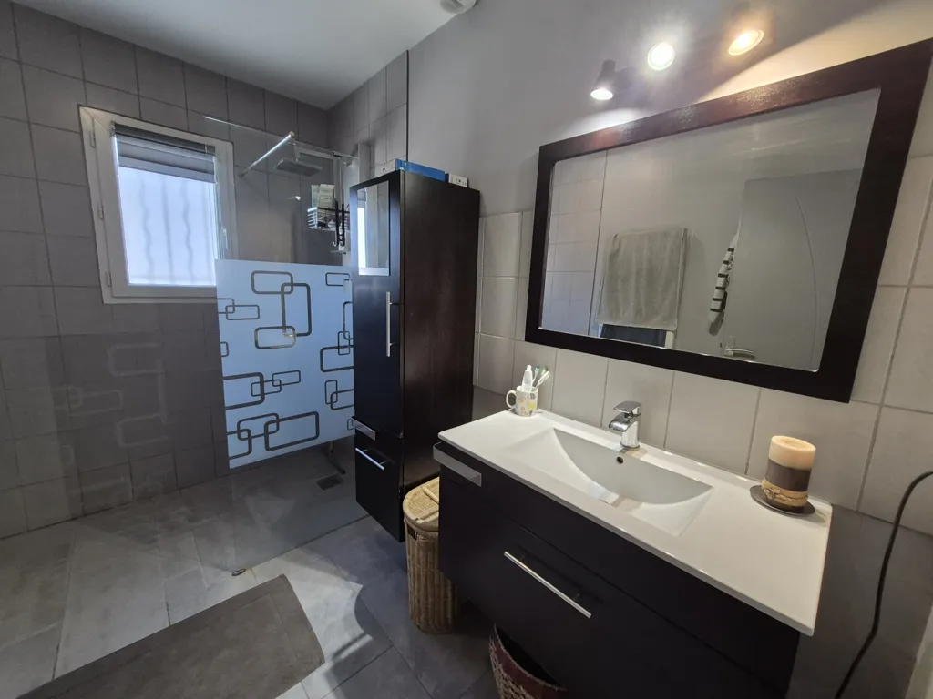Bathrooms - Semi-detached Villa with Pool in Eyragues