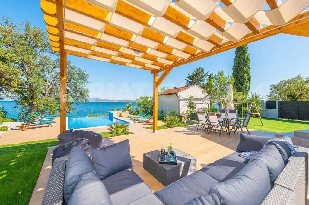 Terrazza - Luxury Beachfront Villa in Posedarje
