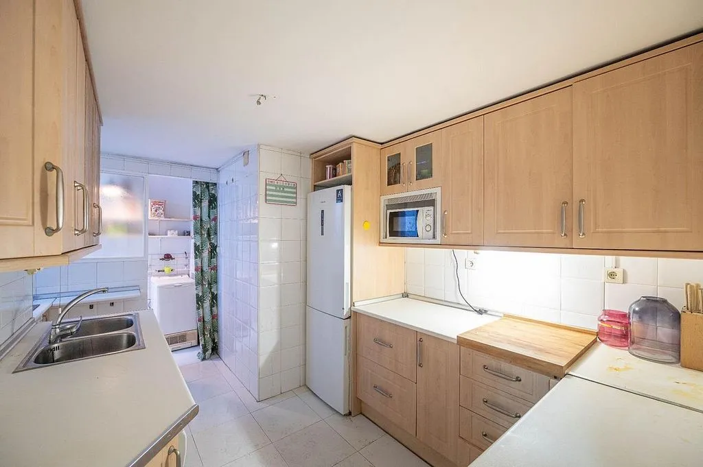 Köök - Top-Floor Flat with Balcony in Central Location