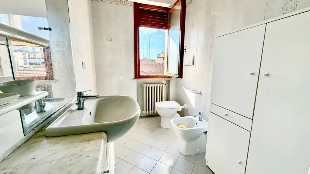 Salles de bain - Spacious 4-Room Apartment in Castelfiorentino