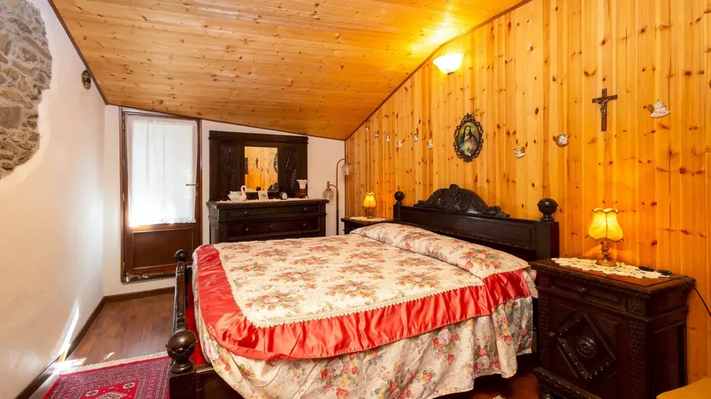 Chambres - Rustic Mountain Chalet with Courtyard in Sampeyre