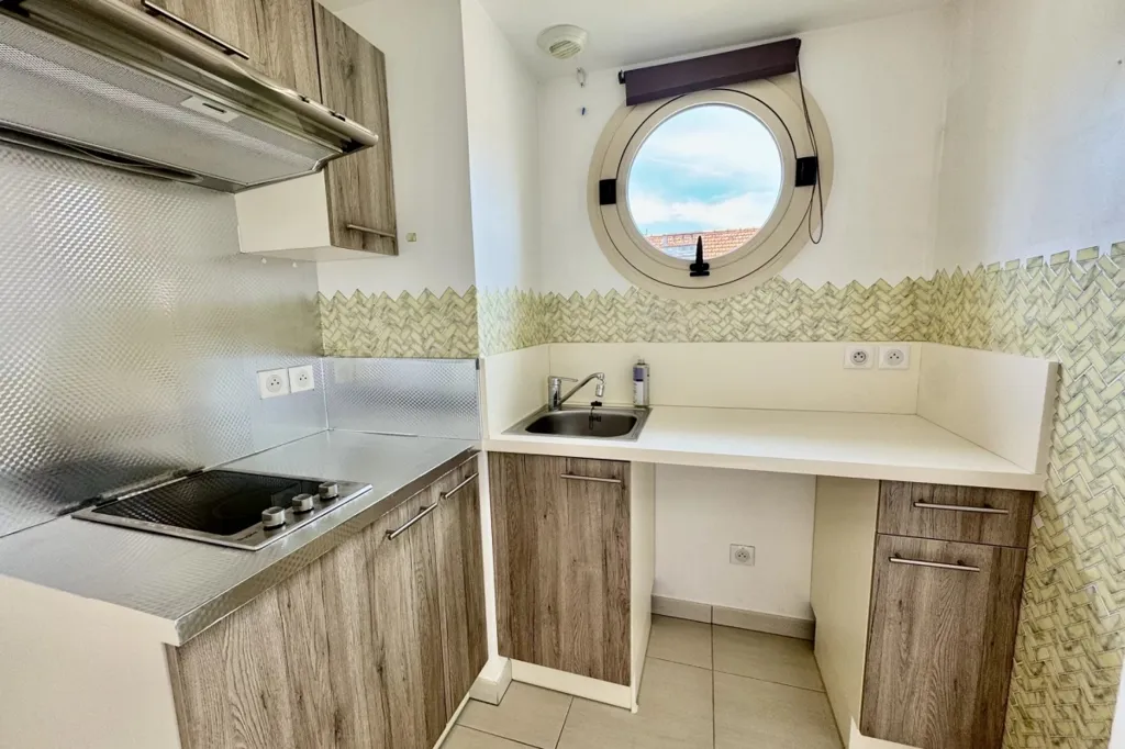 Kitchen - 2-Bedroom Apartment with Terrace in Cannes