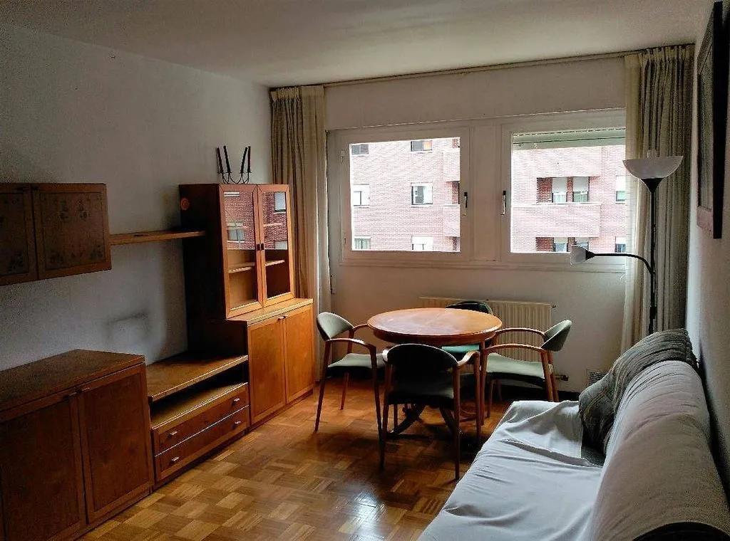 Elutuba - Ample 2-Bedroom Apartment with South View in San Adrián