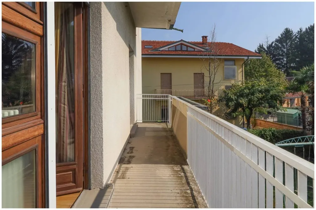 Balcon - Spacious Villa with Garden in Giaveno
