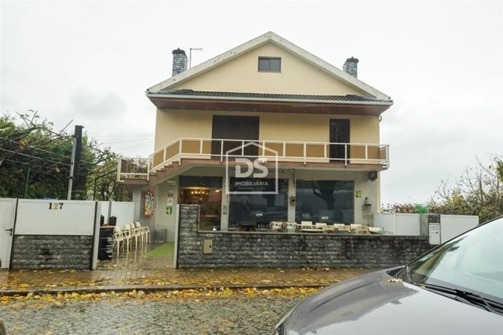 Luxury Villa with Solar Panels in Penafiel
