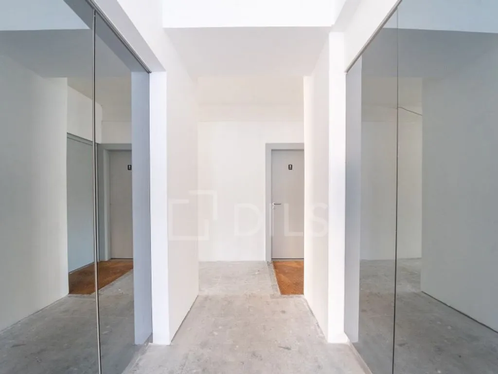 Toad - Office Space with Natural Light in Porto
