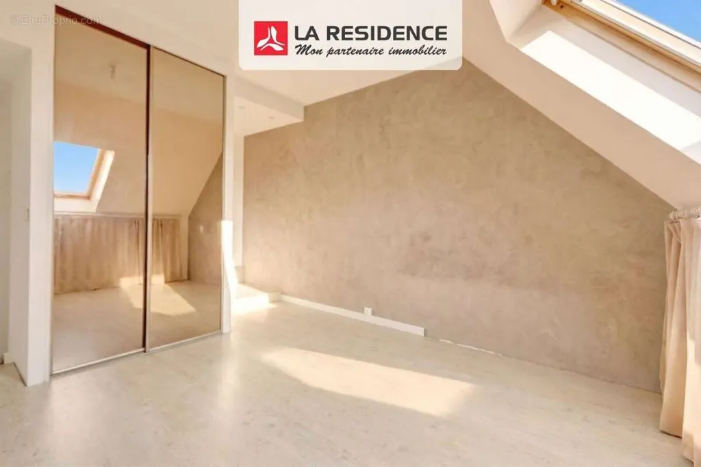 Toad - Duplex with Balcony in Taverny Centre