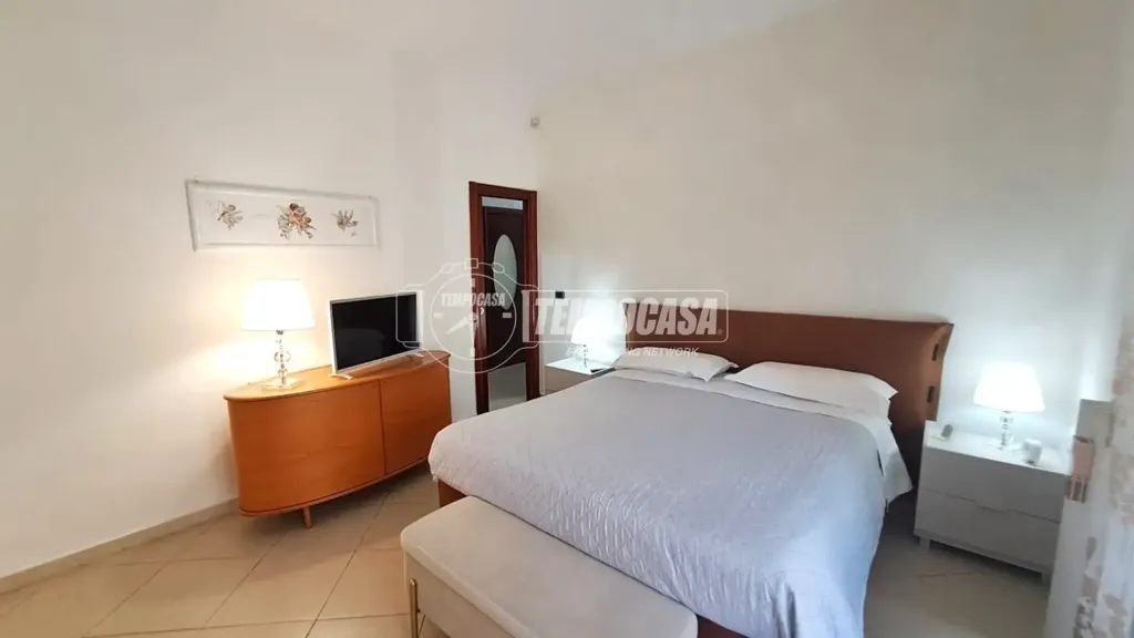 Magamistoad - Fully Renovated Apartment with Terrace in Adelfia