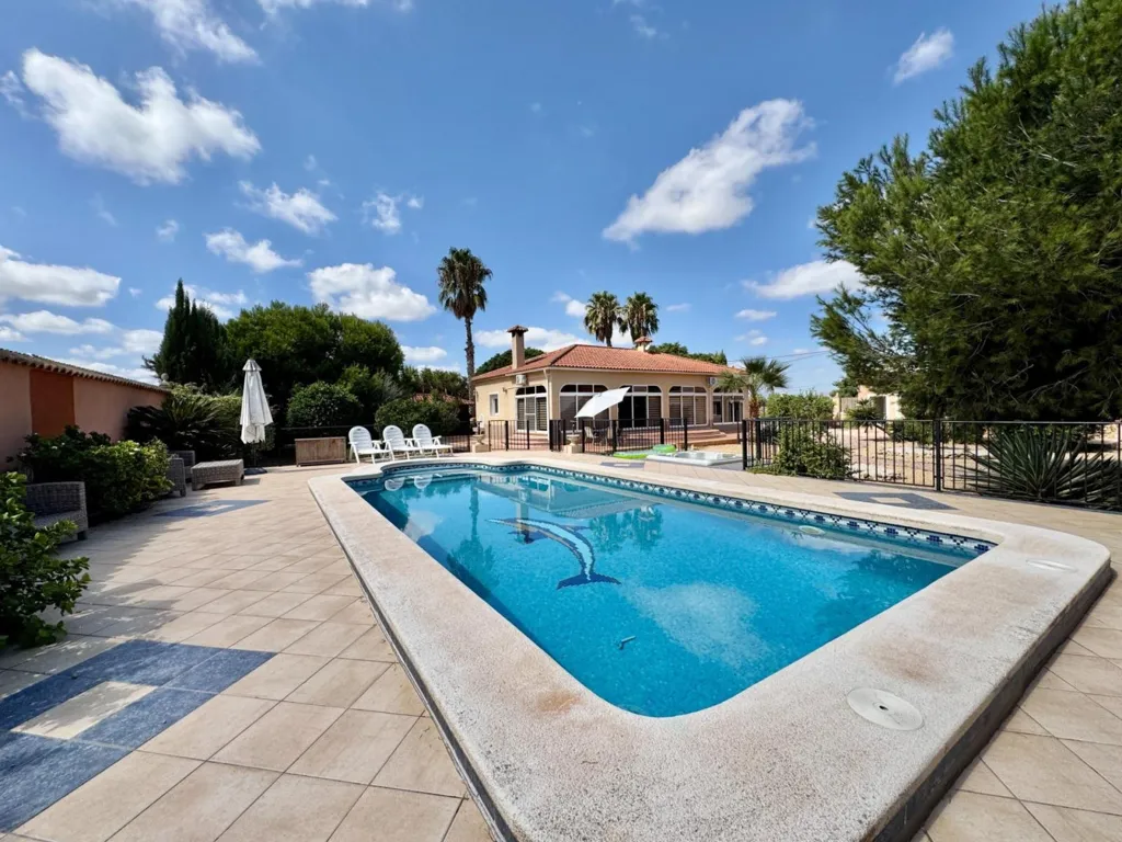 Bassein - Villa with Studio in Dolores