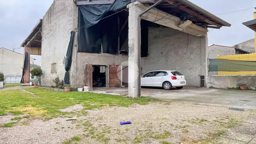 Garage - Independent House with Garden in Zevio Centre