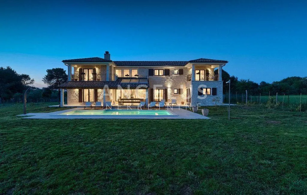 Piscina - Rustic Villa with Pool near Pula