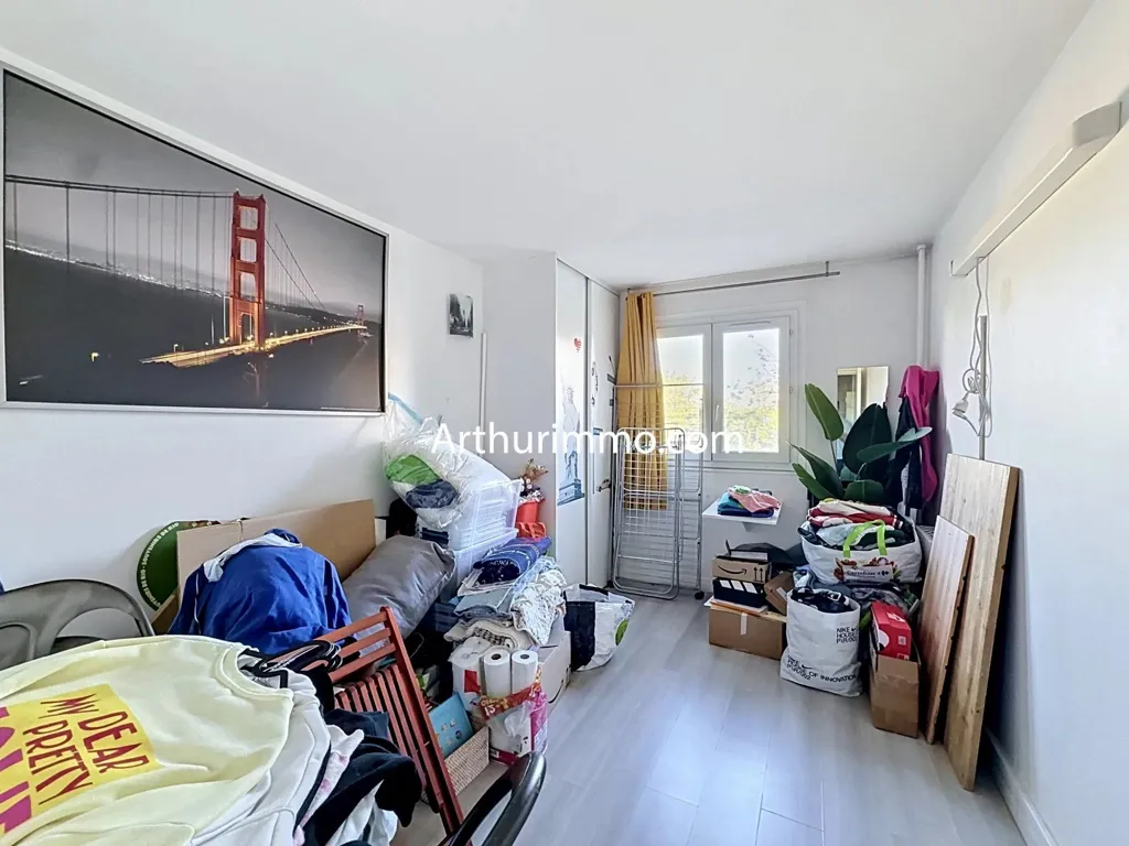 Bedrooms - 4-Piece Apartment with Balcony in Créteil