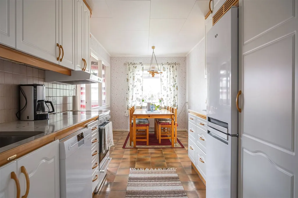 Kitchen - Terraced House with Balcony in Kvänum