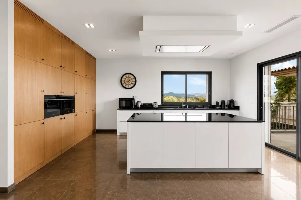 Cuisine - Villa avec Vue Panoramique à Roquefort-les-Pins