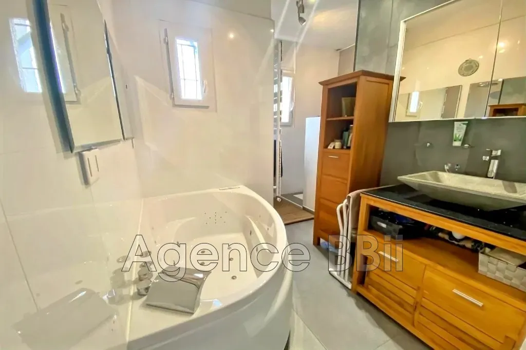 Salles de bain - Maison d'Hôtes avec Piscine et Vue Montagne à Nice