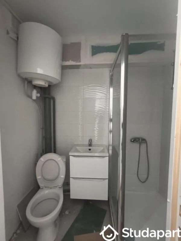 Salles de bain - Chambre Meublée dans Colocation à Valenciennes