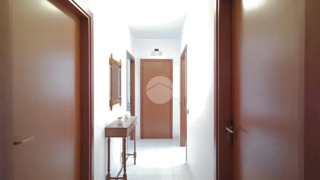 Entrée - Four-Room Apartment with Balcony in Lucera