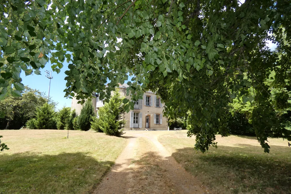 Esterno - Historic House with Tower in Guéret