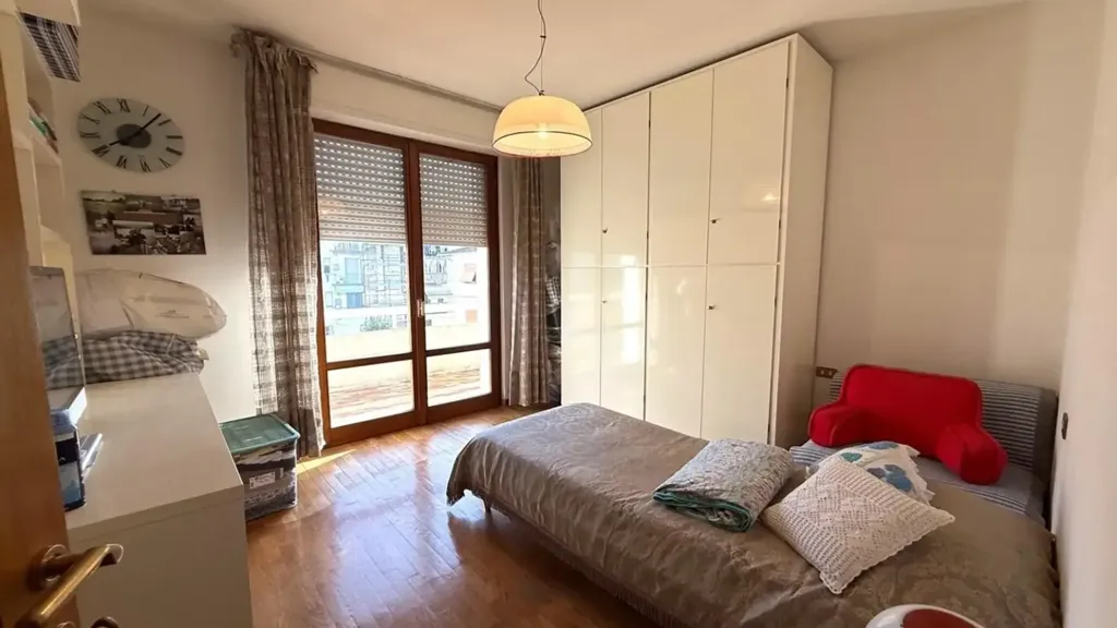 Chambres - 7-Room Apartment with Balconies in Certaldo