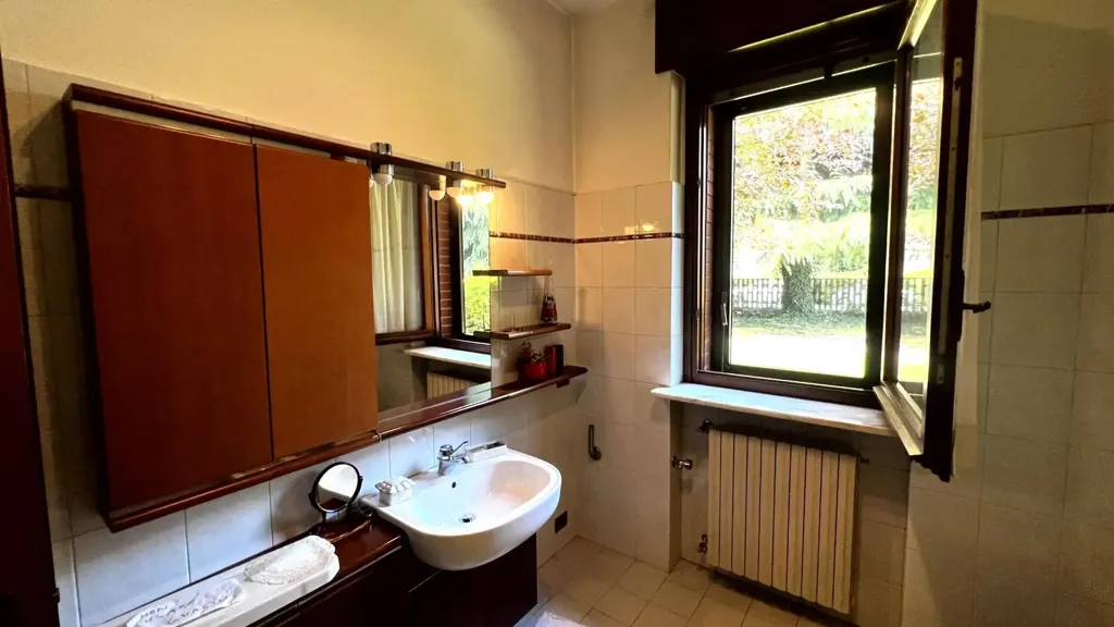Vannitoad - Villa with Edificabile Potential in Bernareggio