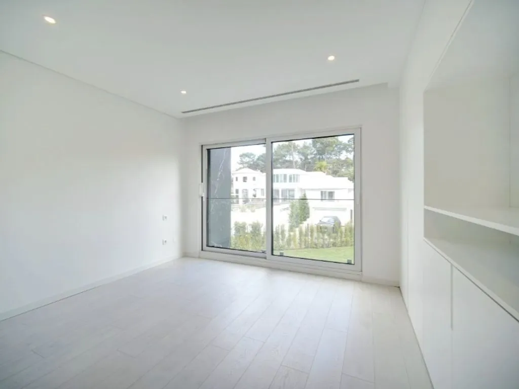 Toad - Contemporary Villa with Golf View in Almada