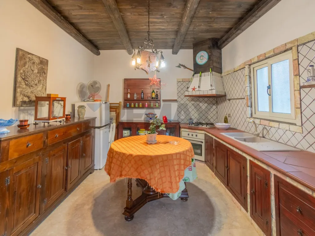 Cuisine - Villa with Garden and Terrace in Carini