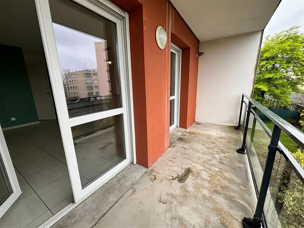 Rõdu - Modern Flat with Terrace in Troyes