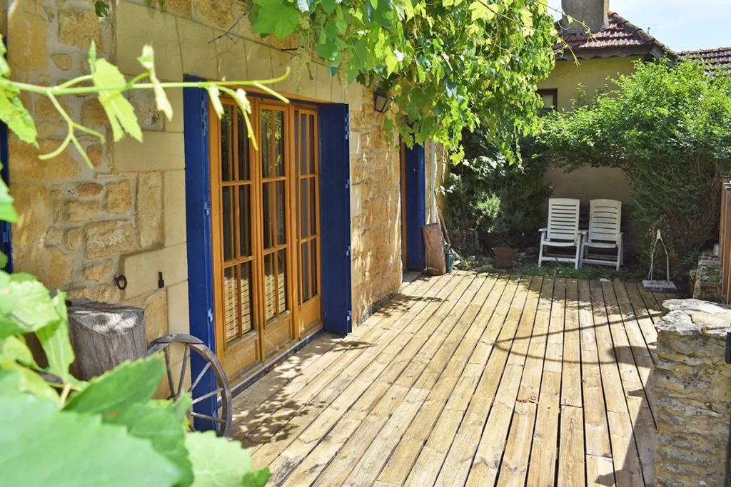 Terrass - Rustic Stone House with Garden in Salignac-Eyvignes