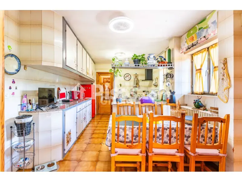 Söögituba - Chalet with Pool in Monterrozas-Parquerrozas